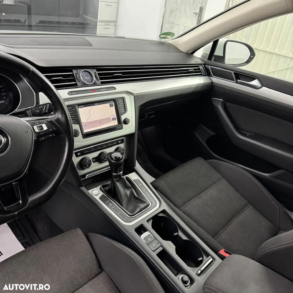 Volkswagen Passat 1.6 TDI Comfortline - 9