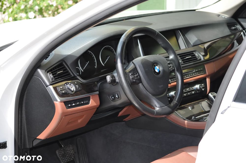 BMW Seria 5 535i xDrive - 22