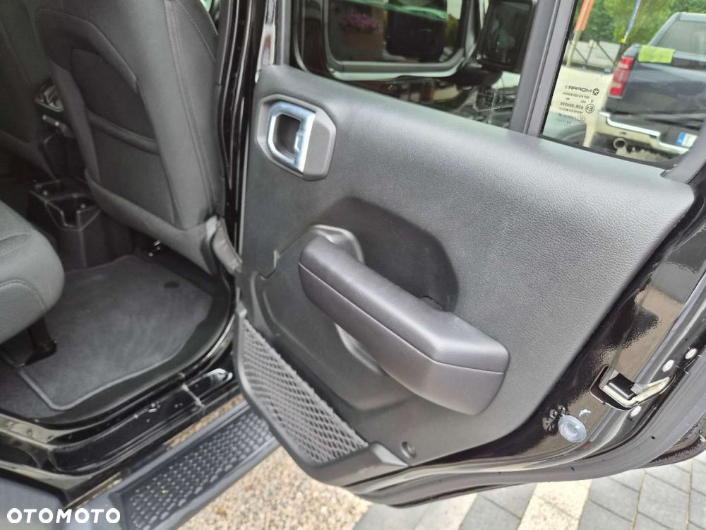 Jeep Wrangler - 23
