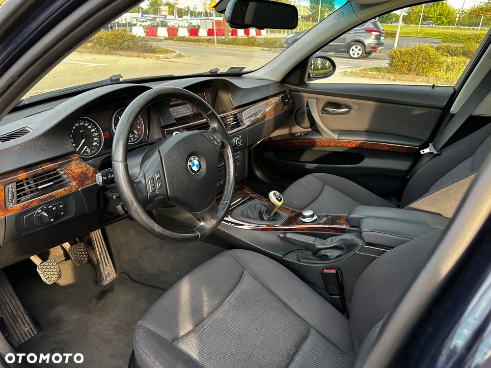 BMW Seria 3 318d - 17
