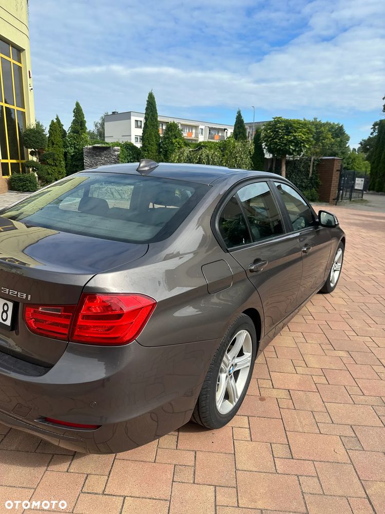 BMW Seria 3 328i xDrive - 12