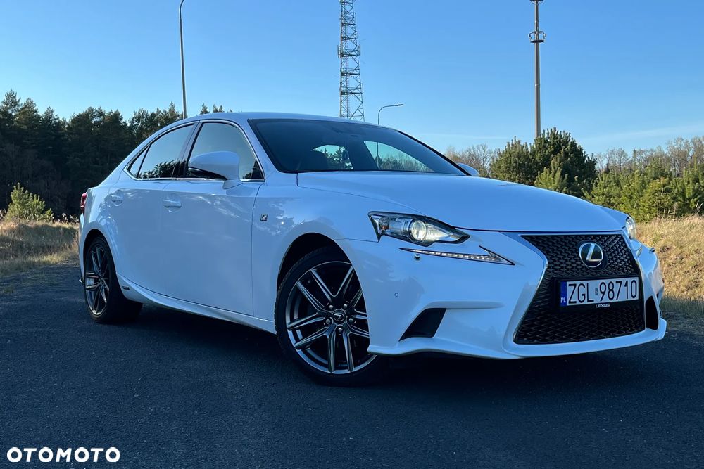 Lexus IS 300h F Sport - 27