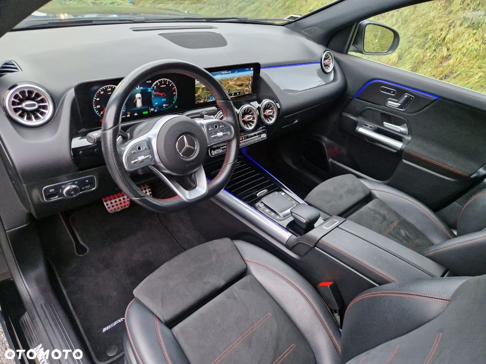 Mercedes-Benz GLA - 25