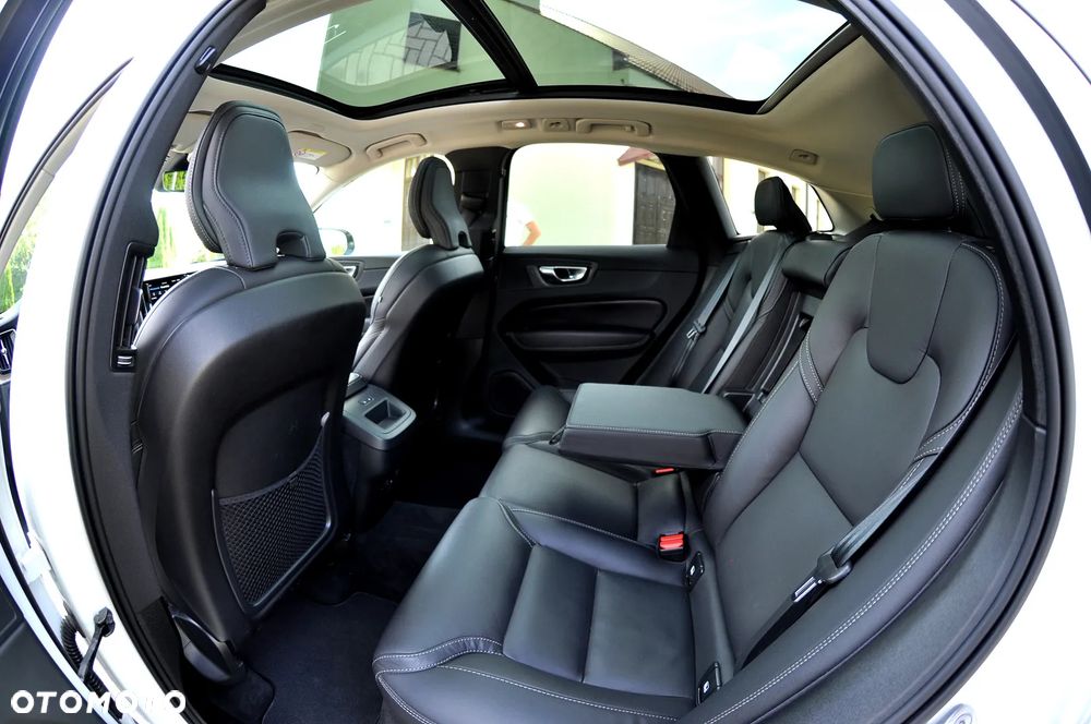 Volvo XC 60 B4 D Ultimate Dark - 28