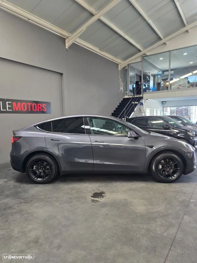 Tesla Model Y Long Range Dual Motor AWD - 8