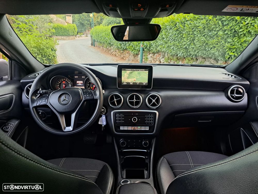 Mercedes-Benz A 180 7G-DCT Urban - 3