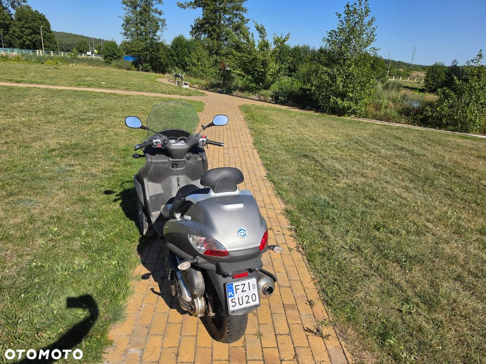 Piaggio MP-3 - 4