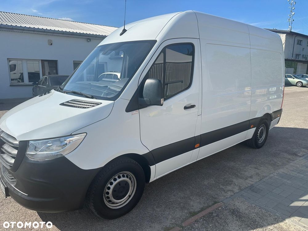 Mercedes-Benz Sprinter - 1