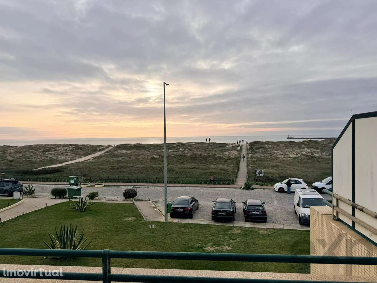 T2+1 totalmente mobilado em frente à praia de Azurara – Piscina, ténis - Grande imagem: 2/22