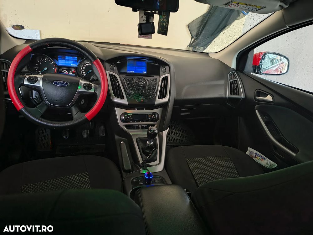 Ford Focus 1.6 TDCI ECOnetic 88g Start-Stopp-System Titanium - 6