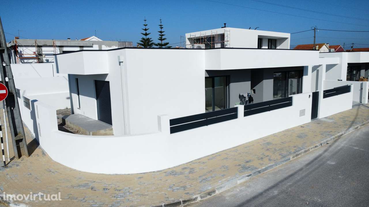 Moradia térrea T3 com 1 Suíte e Garagem - Oferta de escritura - Grande imagem: 3/29