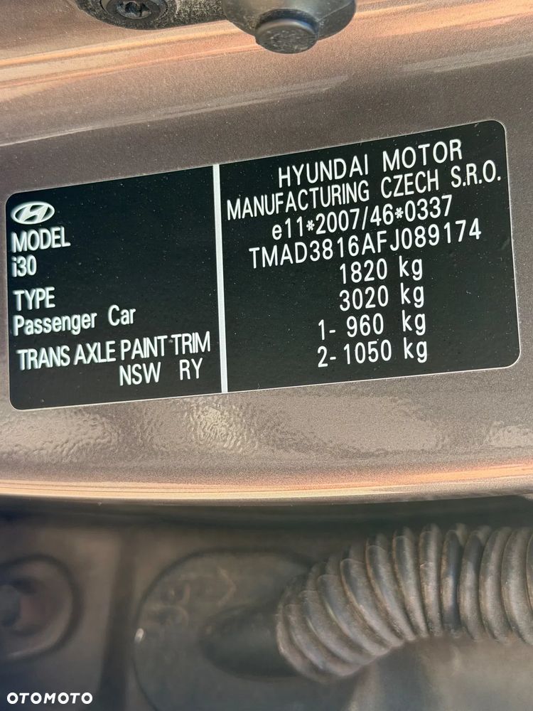 Hyundai i30 blue Kombi 1.4 YES Gold - 29
