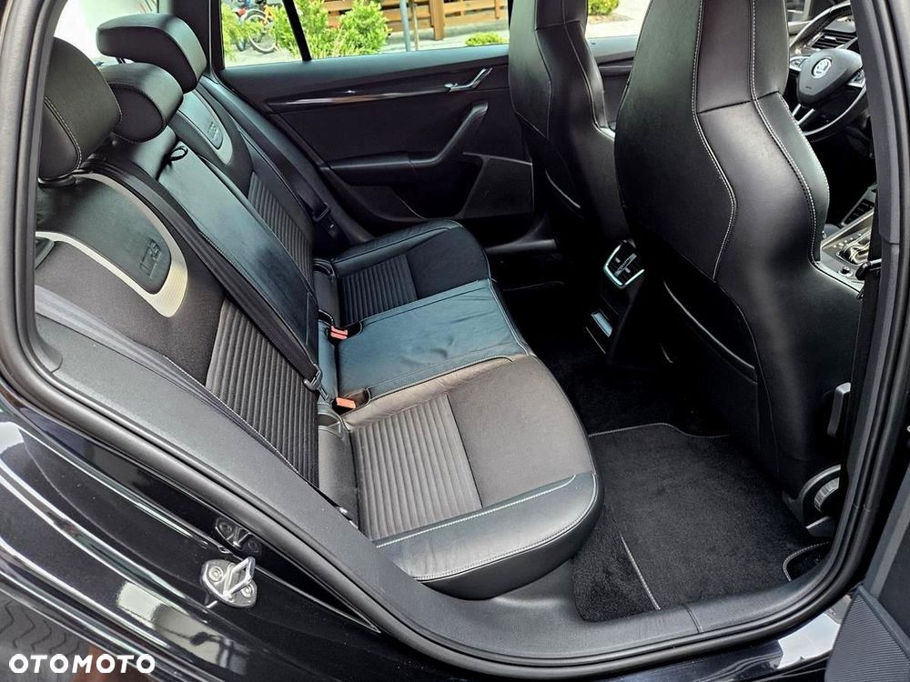 Skoda Octavia 2.0 TDI DSG RS - 24