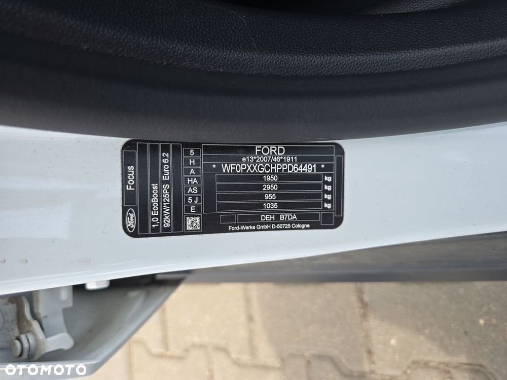 Ford Focus 1.0 EcoBoost Titanium - 24