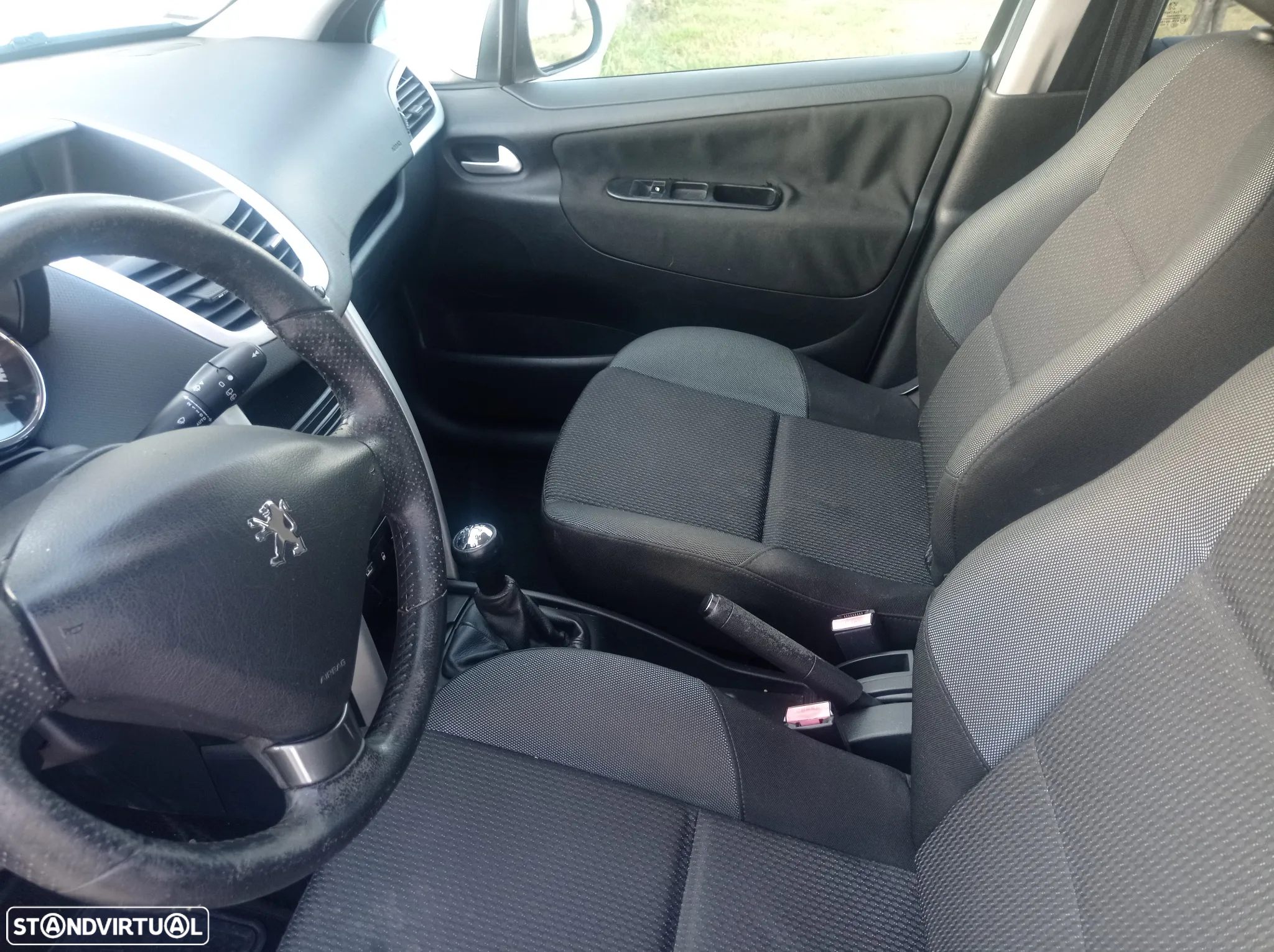 Peugeot 207 1.4 HDi Premium - 9