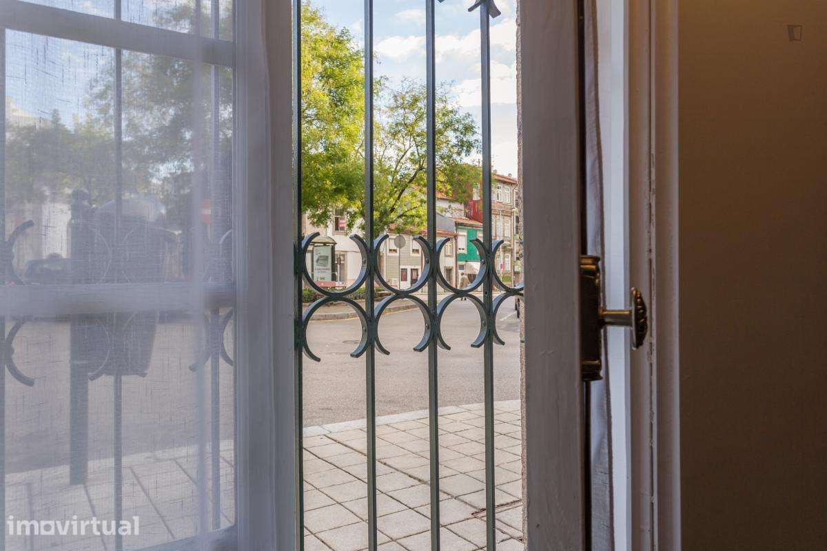 Quarto - localizado em Paranhos Porto - Grande imagem: 4/30
