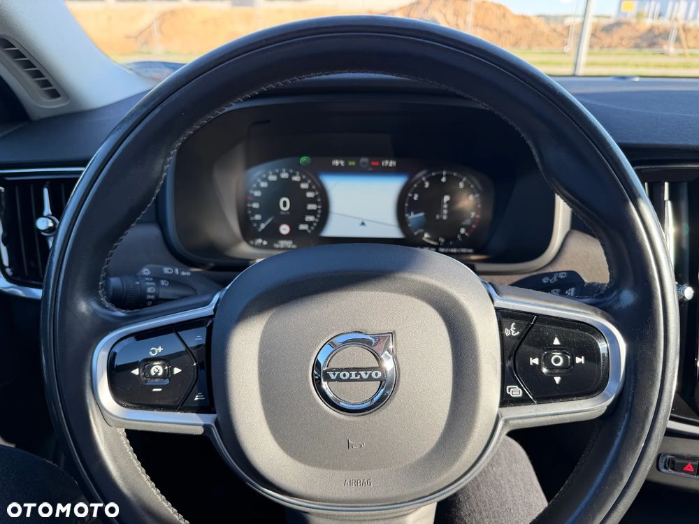 Volvo V90 Cross Country - 27