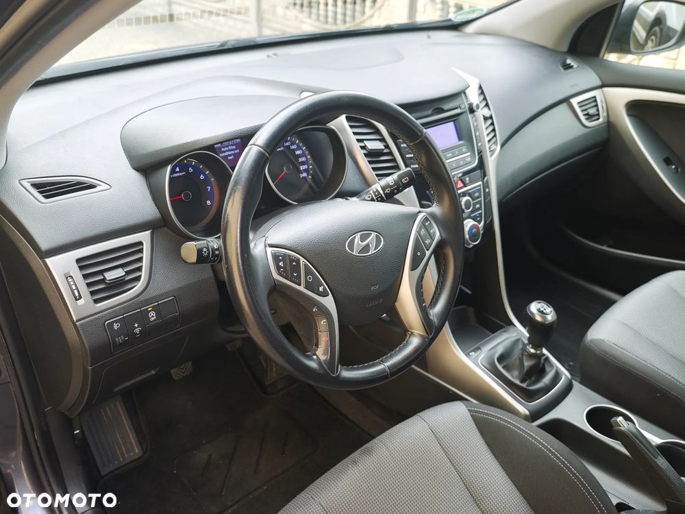 Hyundai i30 blue Kombi 1.6 GDi YES Gold - 18
