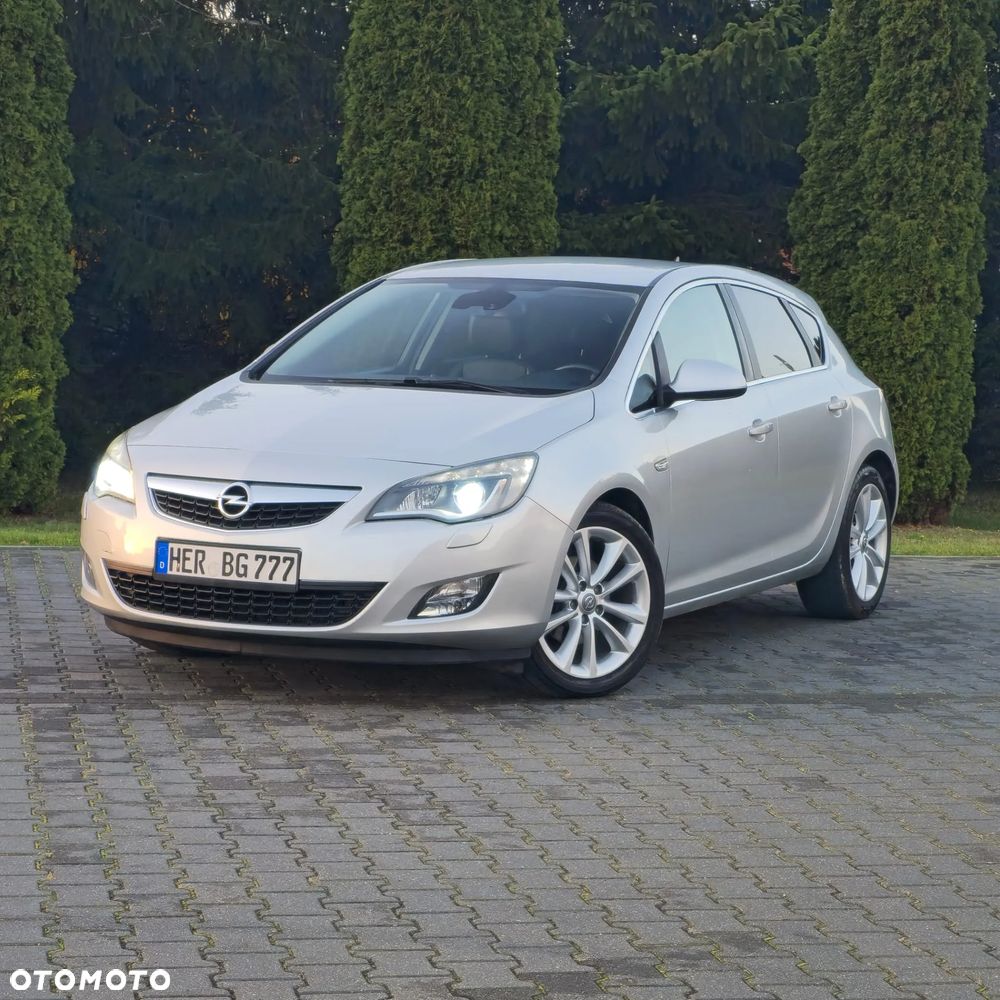 Opel Astra 2010 photo 2