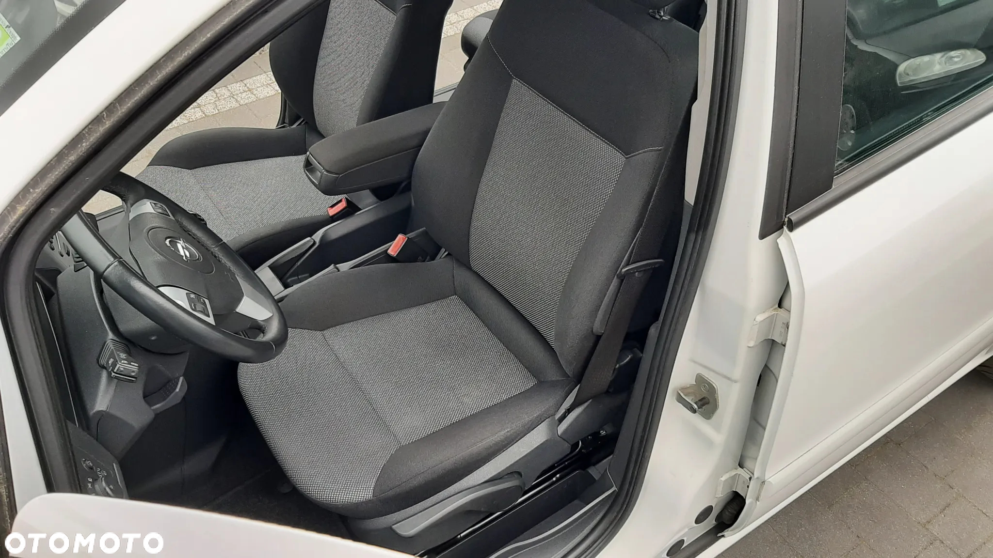 Opel Zafira 1.6 - 9