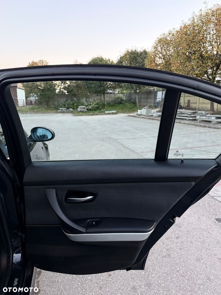 BMW Seria 3 325i - 14