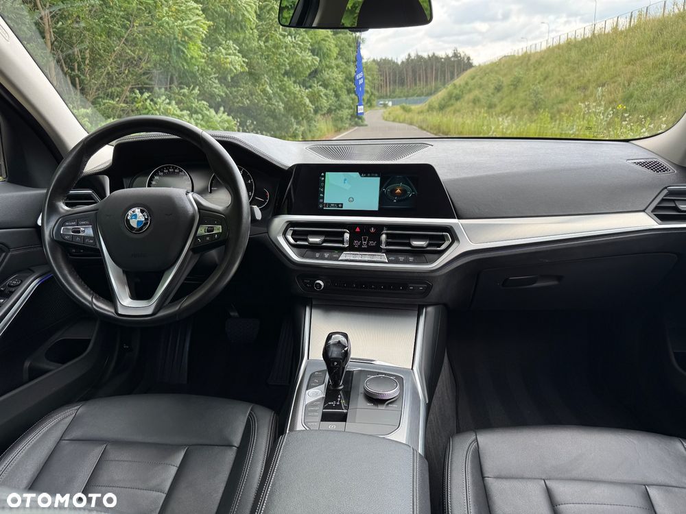 BMW Seria 3 318d Edition Luxury Line Purity - 23