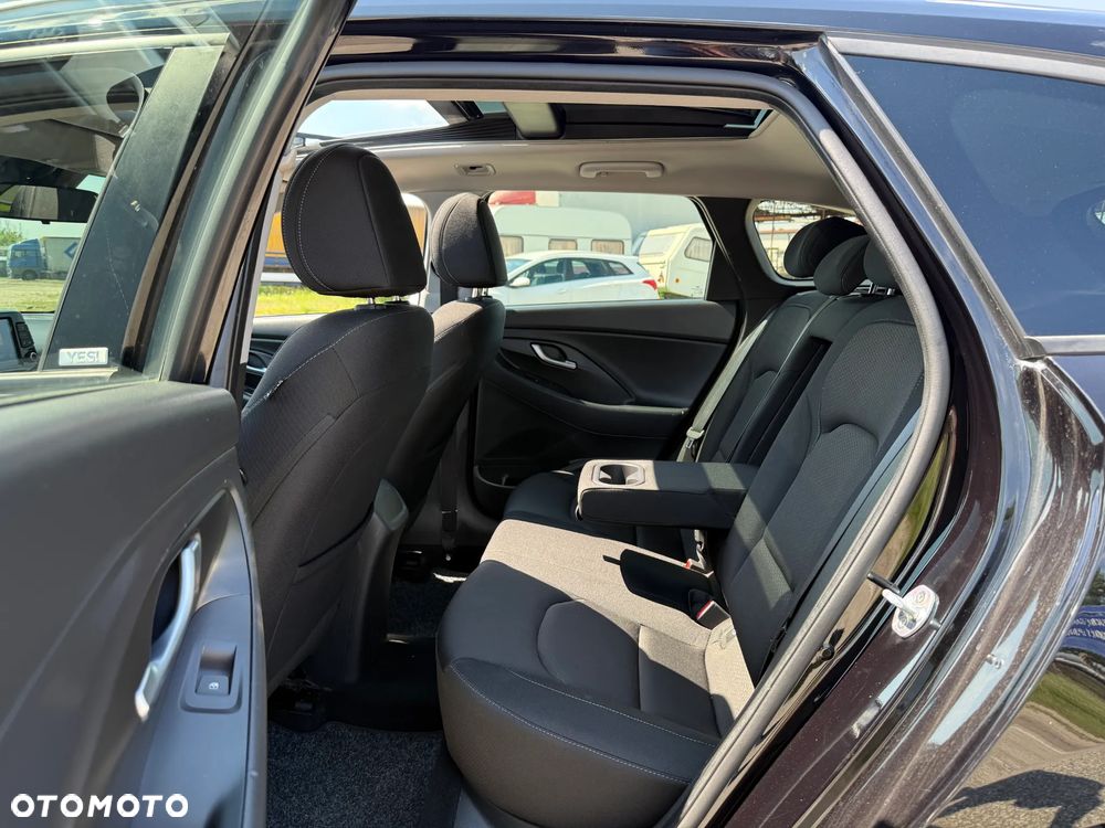 Hyundai i30 1.6 CRDI DCT Intro - 5