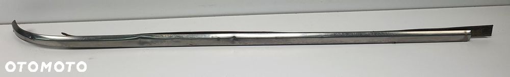 LISTWA OZDOBNA LAMPY LEWY TYŁ MERCEDES W115 W114 - 1