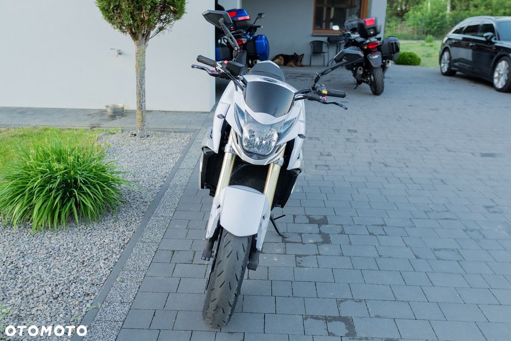 Suzuki GSR - 5