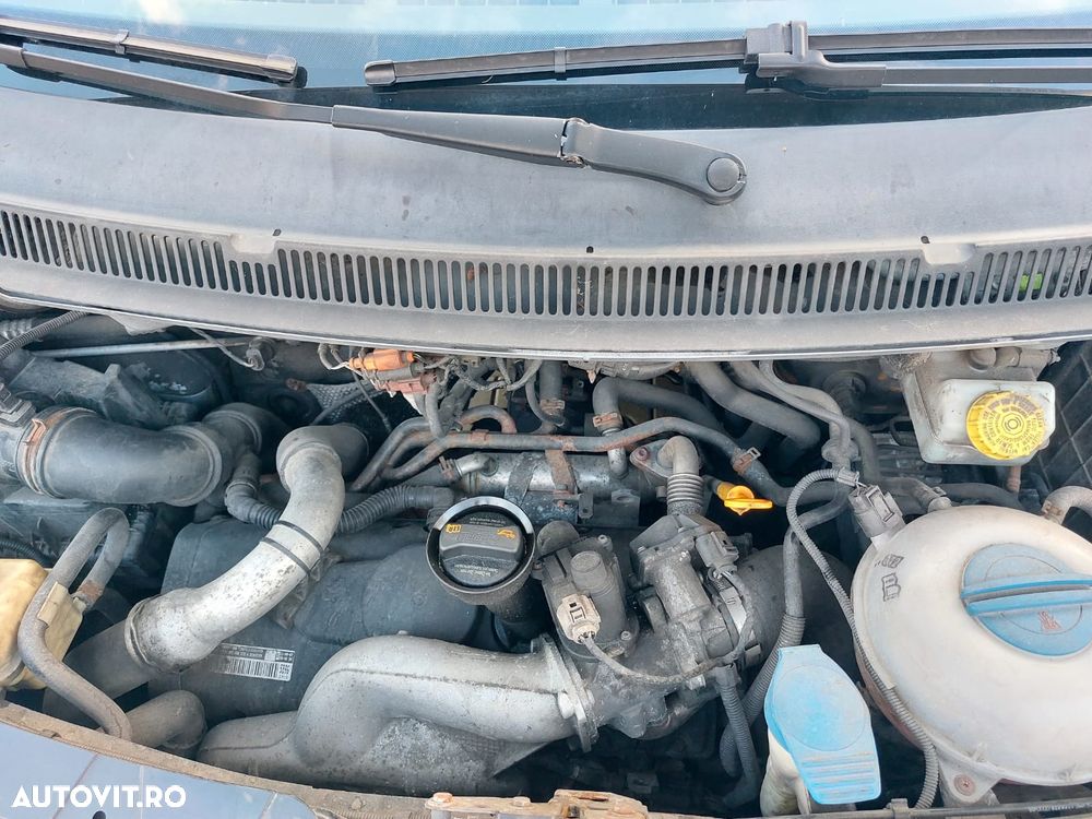 Volkswagen Caravelle - 7