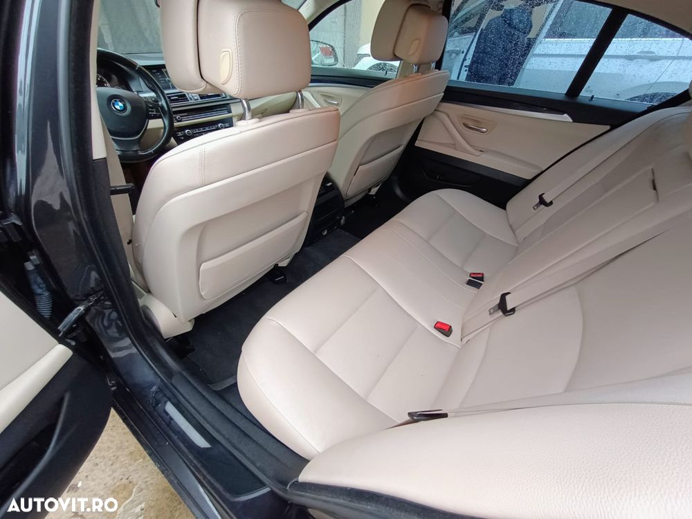 BMW Seria 5 525d Touring Sport-Aut. Luxury Line - 7