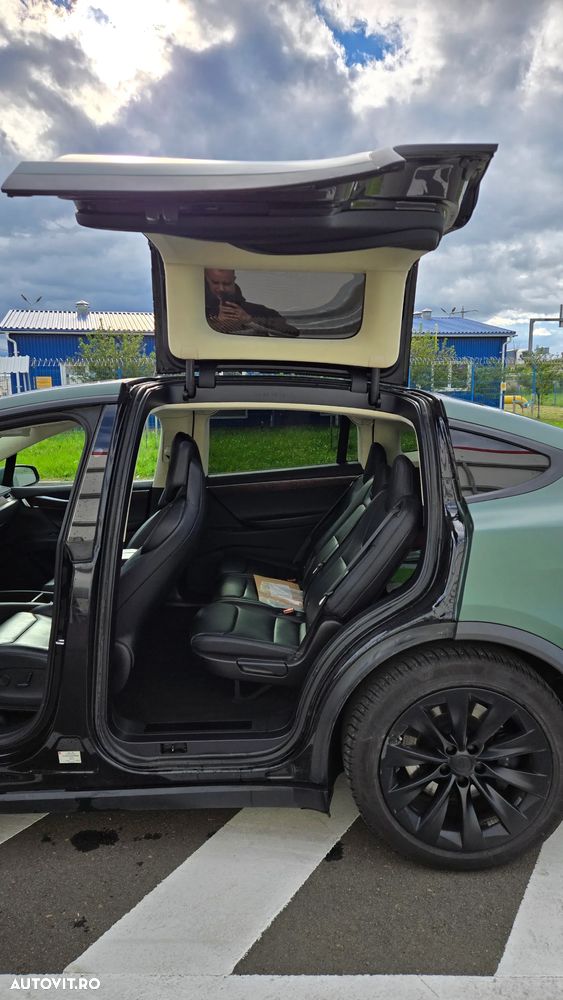 Tesla Model X - 5