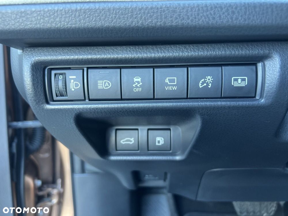 Toyota Camry - 26