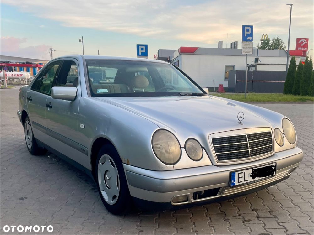 Mercedes-Benz Klasa E 240 Classic - 3