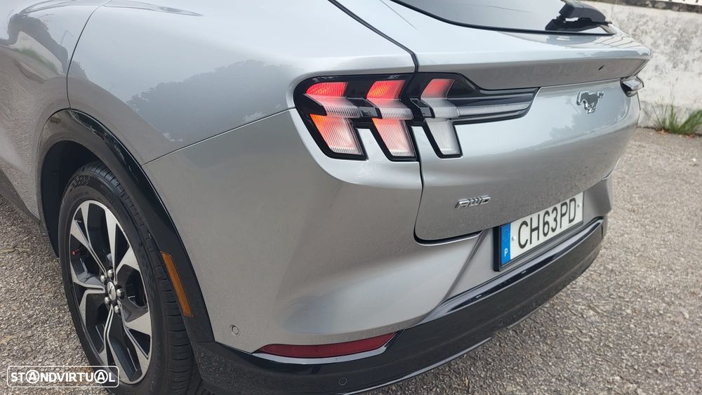 Ford Mustang Mach-E PREMIUM - 9
