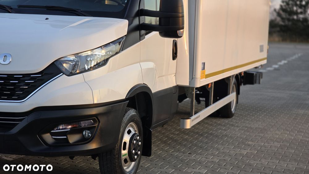 Iveco IVECO DAILY 3.0 180KM 50C18 ❗❗ ZABUDOWA IZOTERMA 12 EP / CARRIER XARIOS 500 / MROŹNIA -25 +25 GRZANIE / ZASILANIE ZEWNETRZNE /  NOWE OPONY / WINDA DHOLLANDIA 1000KG / NAVI + KAMERA COFANIA / RADAR / CHŁODNIA / SERWIS ASO / 50c15 50c18 35c18 72c18❗❗ JAK NOWY❗❗ - 13