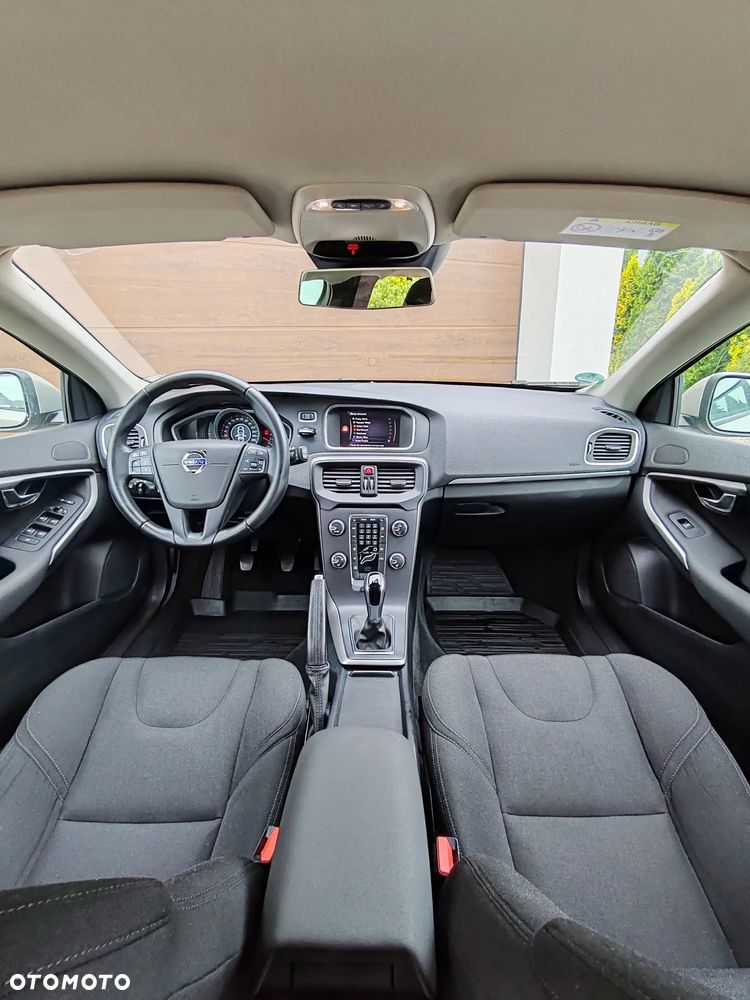 Volvo V40 T2 Kinetic - 24