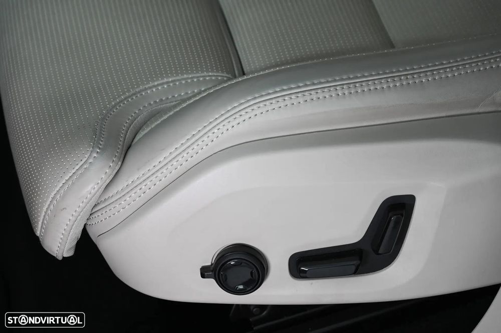Volvo XC 60 2.0 T6 PHEV Ultimate Bright AWD - 25