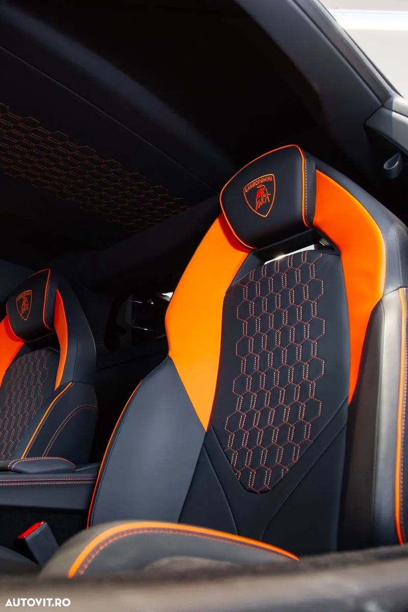 Lamborghini Revuelto - 8
