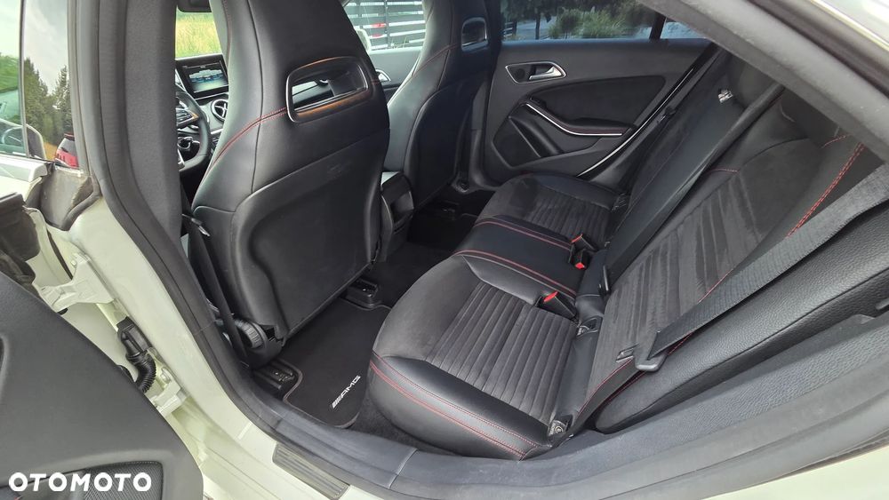Mercedes-Benz CLA 180 7G-DCT AMG Line - 8