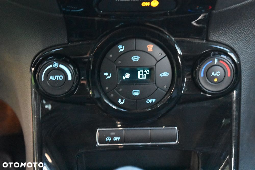 Ford Fiesta 1.0 EcoBoost Titanium X - 24