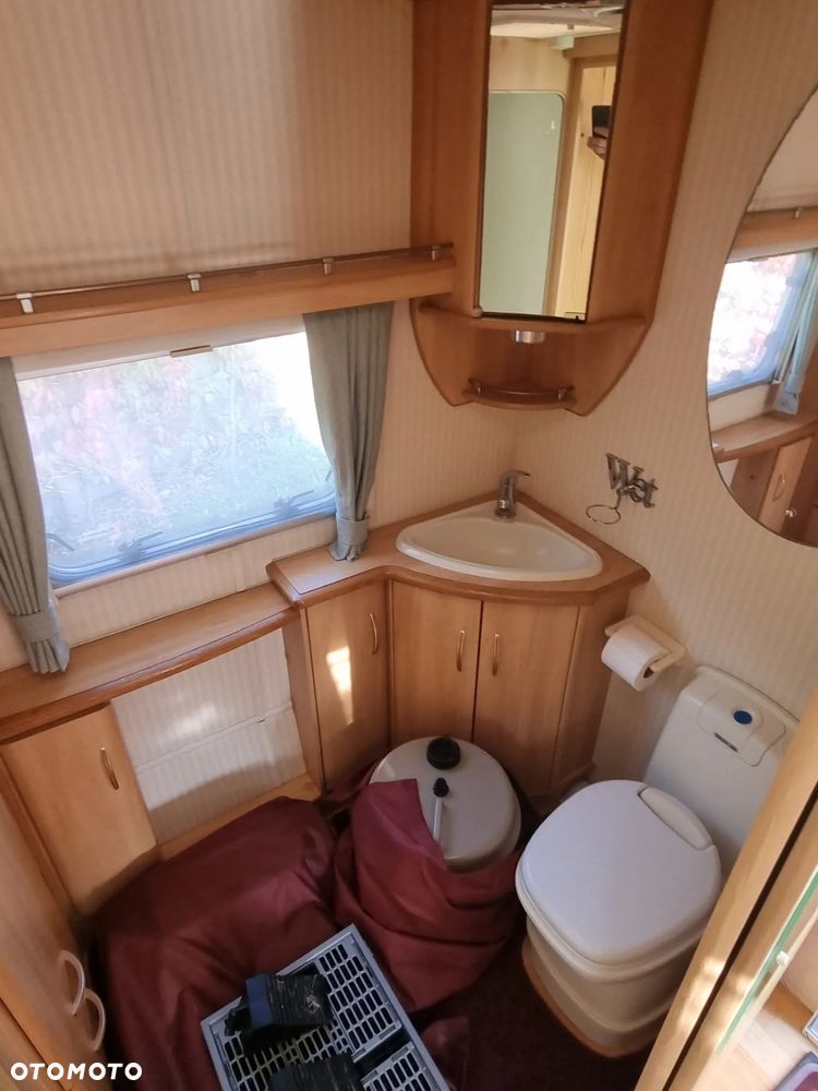 SWIFT Sterling Eccles 2000 - 32