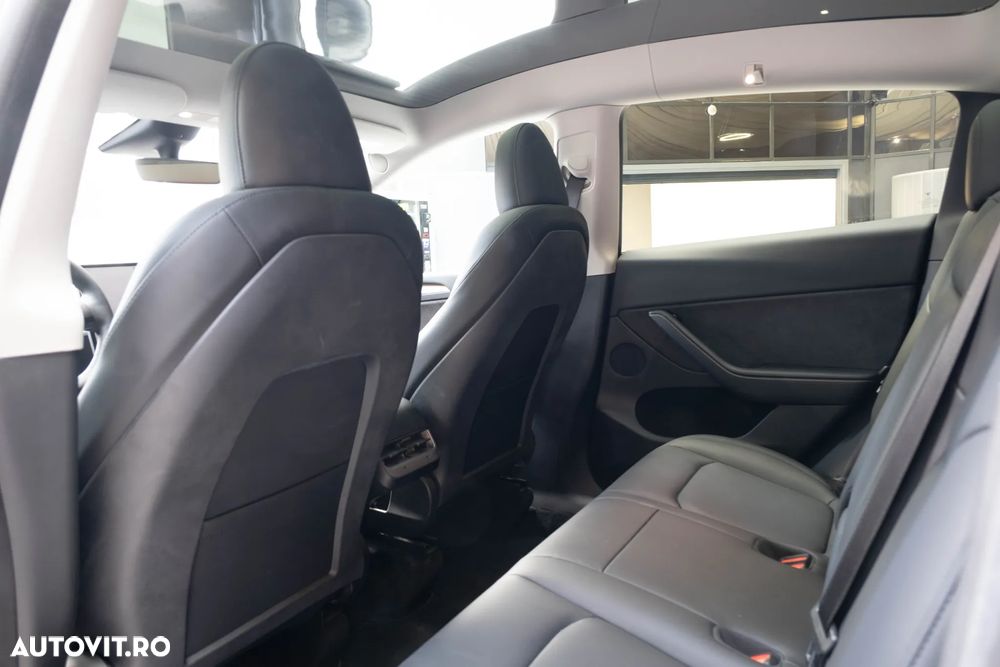 Tesla Model Y AWD Long Range - 15