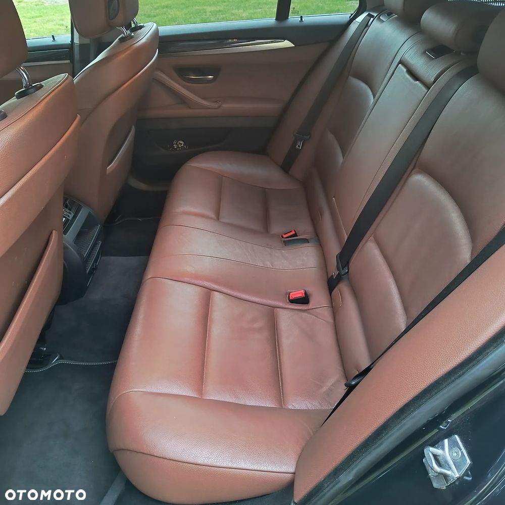 BMW Seria 5 525d - 11