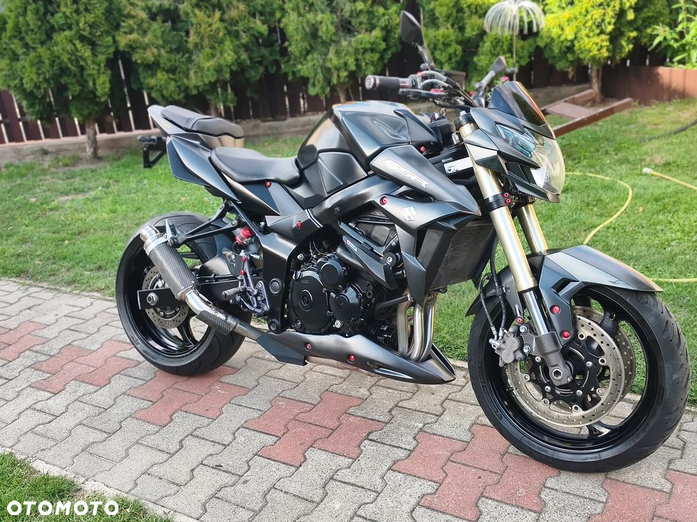 Suzuki GSR - 2