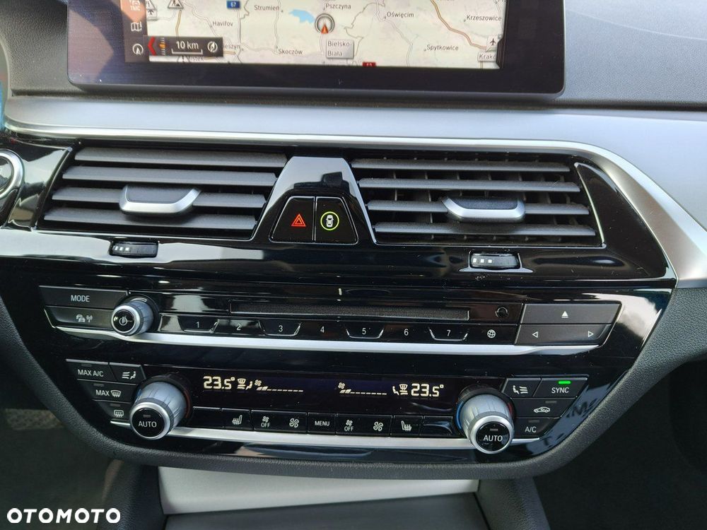 BMW Seria 5 520d xDrive Luxury Line - 11