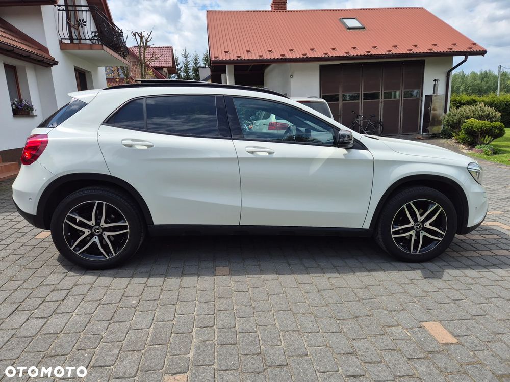 Mercedes-Benz GLA 200 Urban - 8