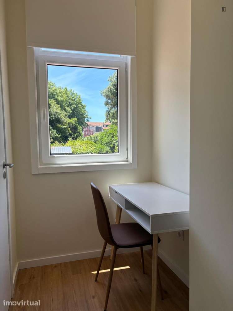 Quarto - localizado em Paranhos Porto - Grande imagem: 2/5