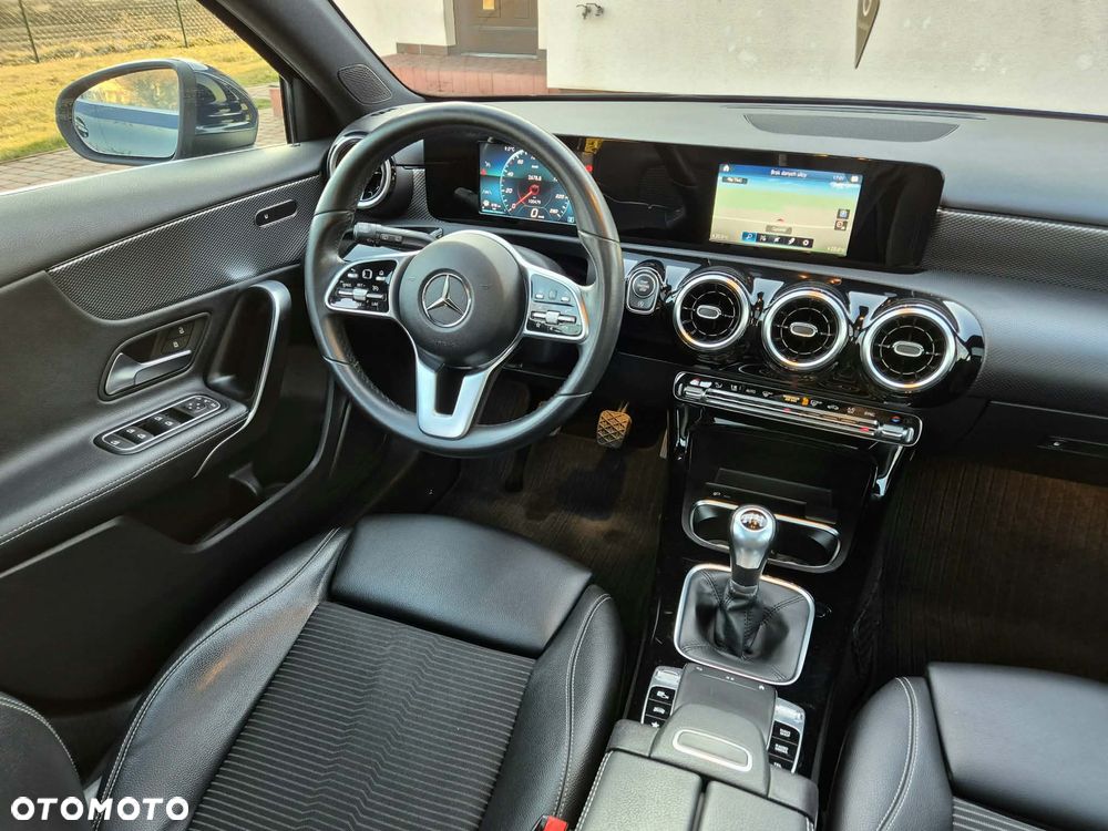Mercedes-Benz Klasa A 200 Edition 19 - 23