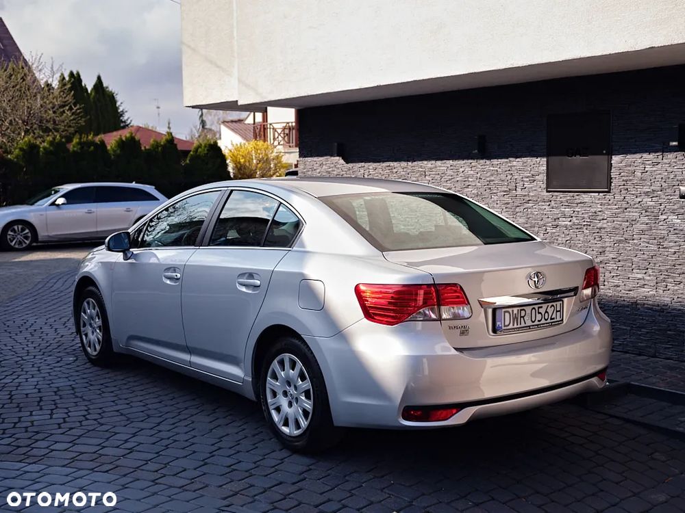 Toyota Avensis 1.8 Luna - 4